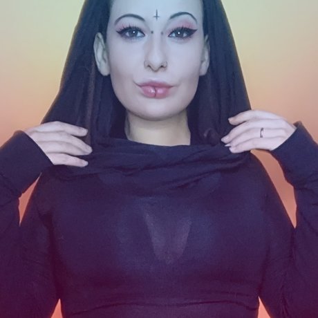 Nadja Satyria 素敵なモデル 写真