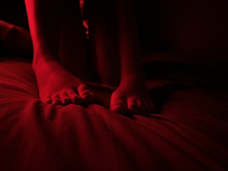 ティーンフィンガリングOnlyFans アートヌード 画像