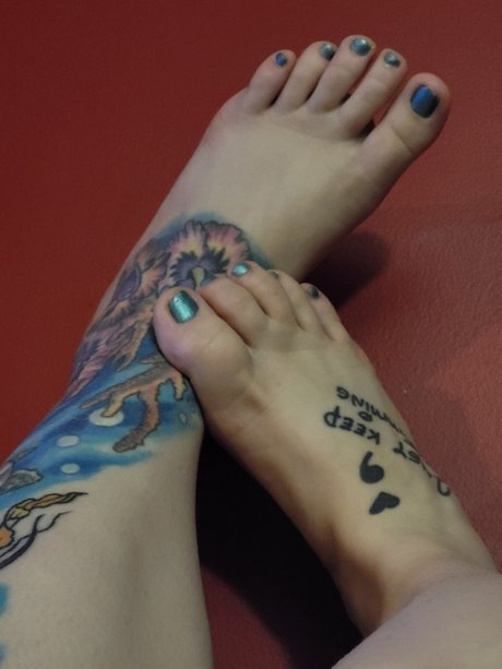Tatted Feet ポルノモデル 写真