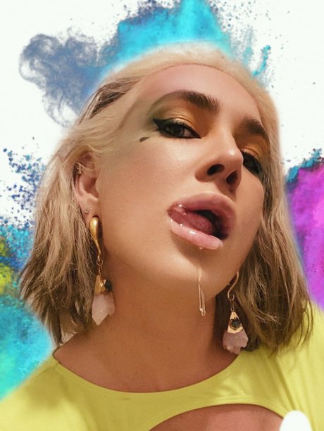 Olya Meow ポルノモデル 写真