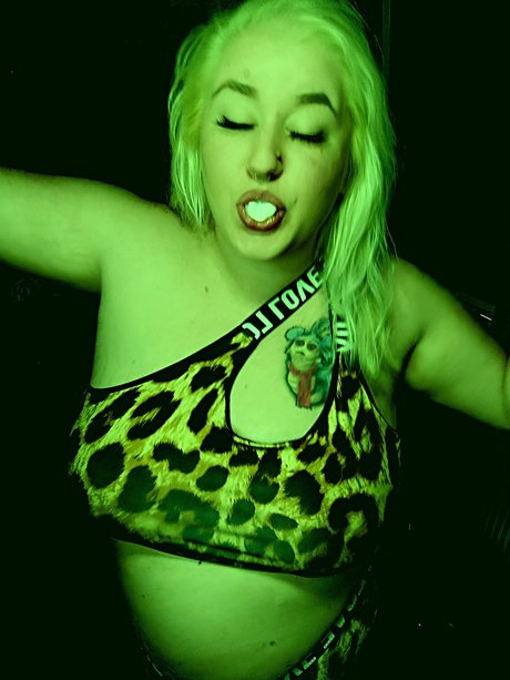 Phat pervi かわいいモデル 写真