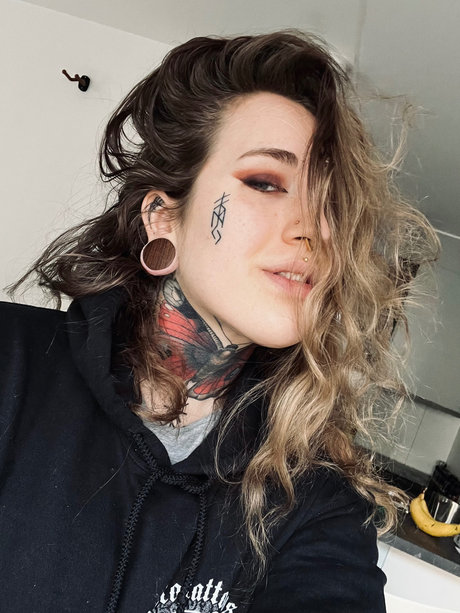 Radical Reb trans valkyrie 無料のポルノスター 画像