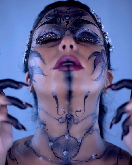 Hoyam 裸のスター 画像