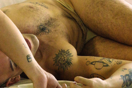 Oscar Miguel ヌードモデル 写真