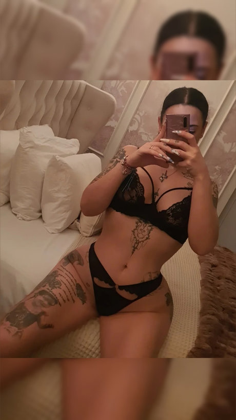 Reyna Blancaa Oficial 裸の女優 写真