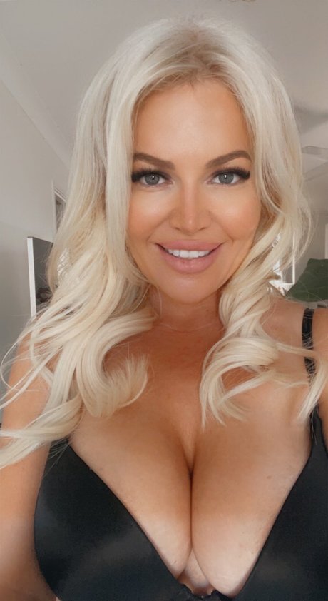 Margot Aces アダルトモデル 画像