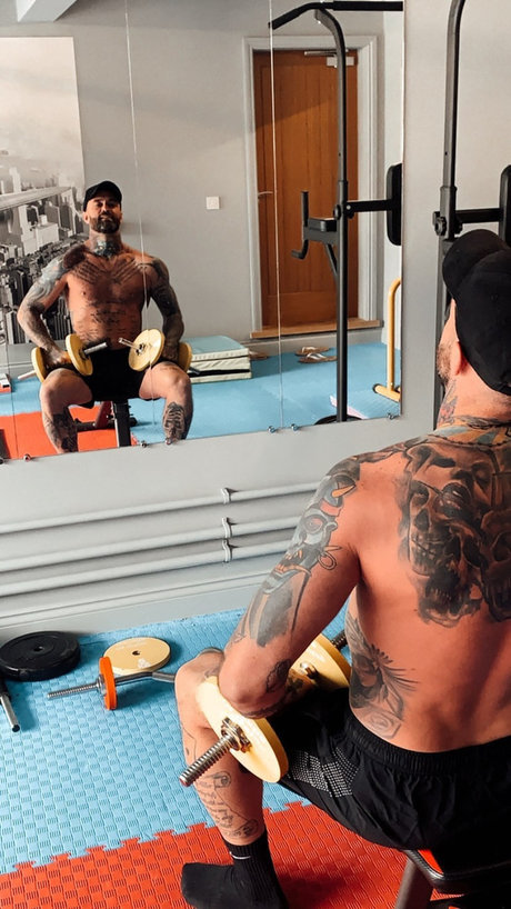 Robbiegaine21 素敵なモデル ギャラリー