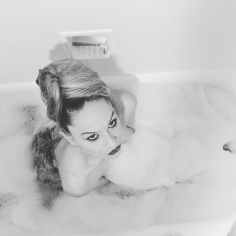 Sexy Sudsy Squeezes HDポルノスター 写真