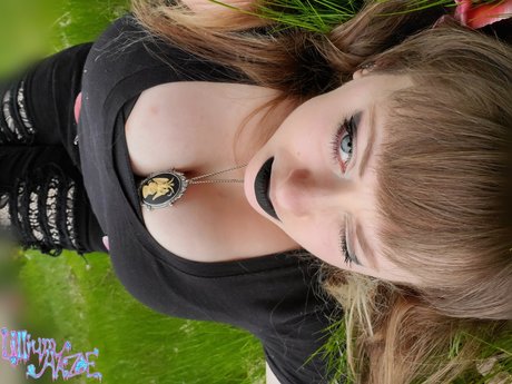 Lillium Haze アートモデル 写真