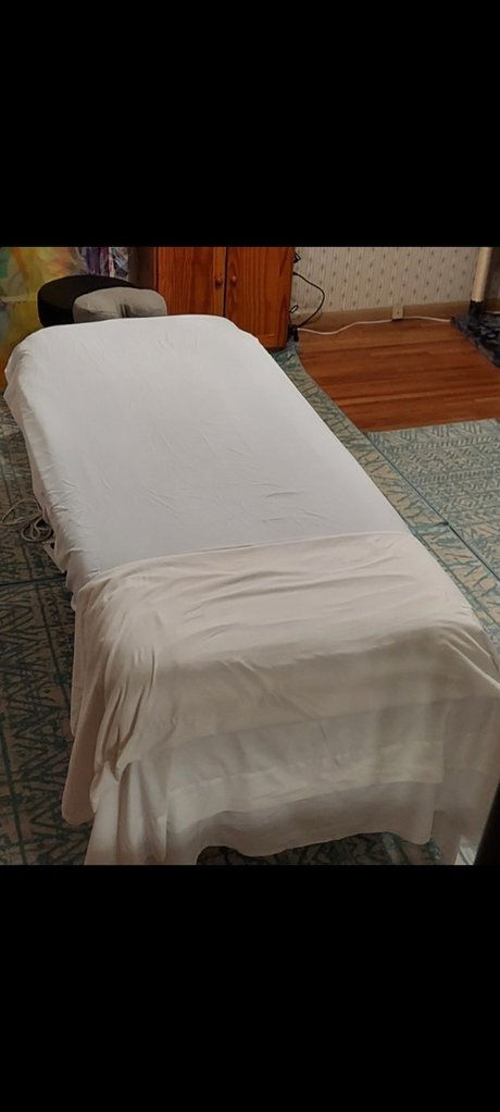 Massage Her Often アダルトスター 画像