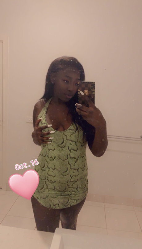 Blacbarbiana セクシー女優 写真