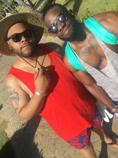 Married Gemini s 完璧なポルノスター ギャラリー