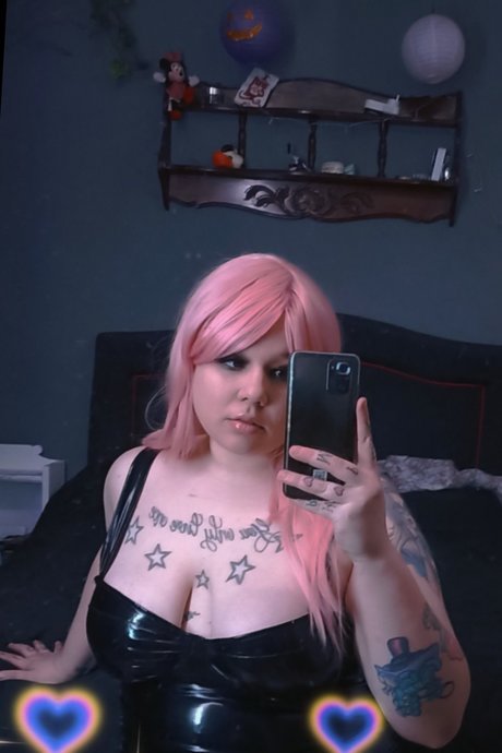 Mardy bum ヌード女優 ギャラリー