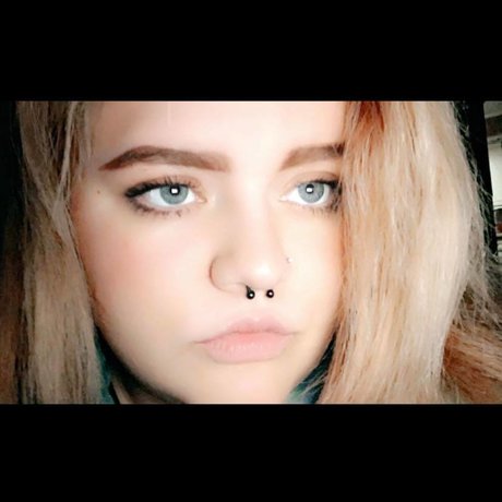 May Shroom_ セックスポルノスター 写真