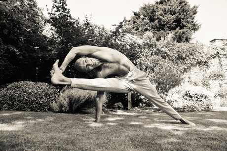 mensnudeyogauk スターセックス 写真