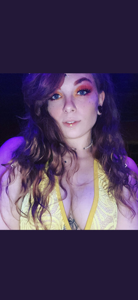 Illyria Raveen ホットなポルノスター 画像