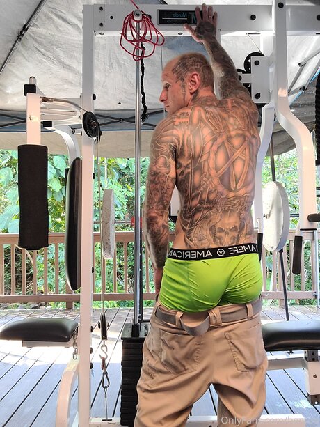 曲線美の裸OnlyFans ヌード 画像