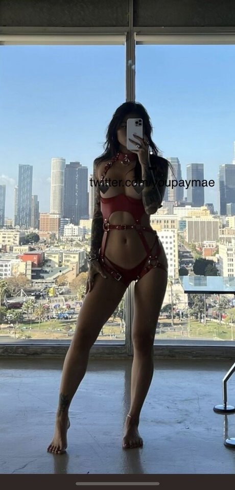 Mae Col スター ヌード 写真