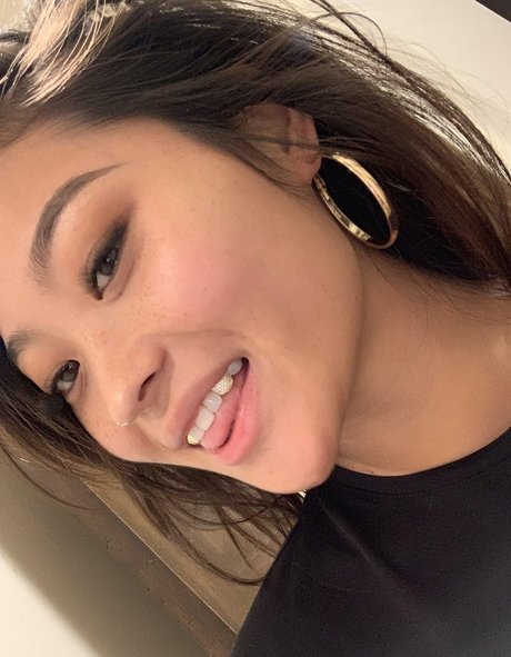 Mae Col top profile image