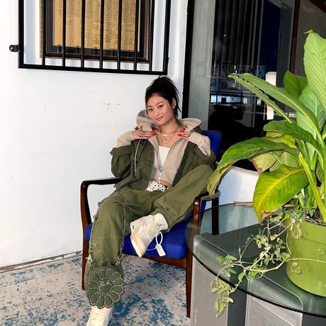 Mae Col スター ヌード ギャラリー