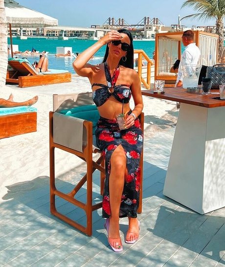 Leila Kraja ポルノ女優 写真