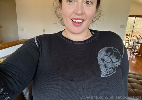 bellaabbondanza 裸のモデル 写真