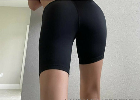 Laura Sophie Muller ポルノスター 裸 写真