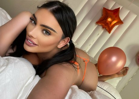 曲線美のティーンズOnlyFans セクシー 写真