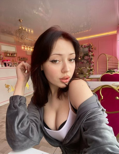 elliemooree ホット女優 アーカイブ