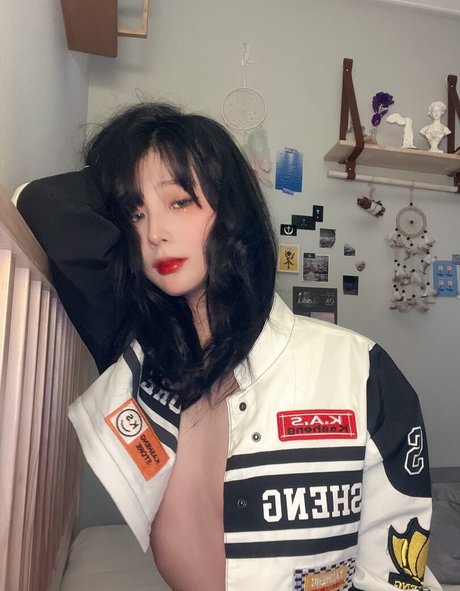 Janed 404 ポルノスター トップ 写真