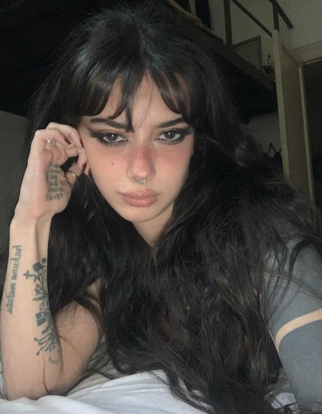 meli777 素敵なモデル 画像