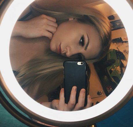 アジアの女性支配OnlyFans 裸 画像