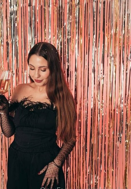 leeloo lee 無料のポルノスター 写真