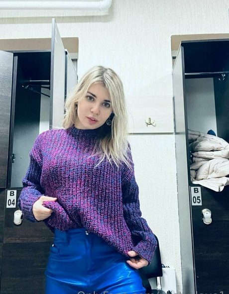 小柄で痩せたOnlyFans ポルノグラフィック 画像