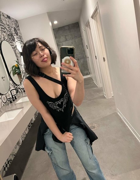 Erikasbulbasaur ポルノスター ヌード 写真