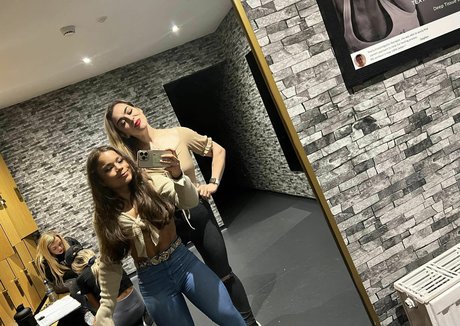 膨らみ OnlyFans 美しいヌード 写真