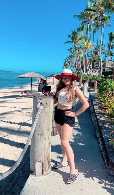 水中オンリーファン セックス ギャラリー