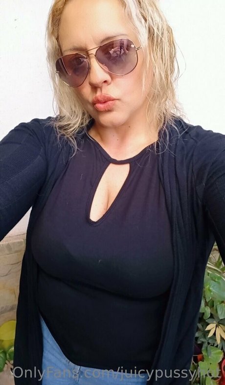 最もホットなOnlyFans セクシー裸 写真