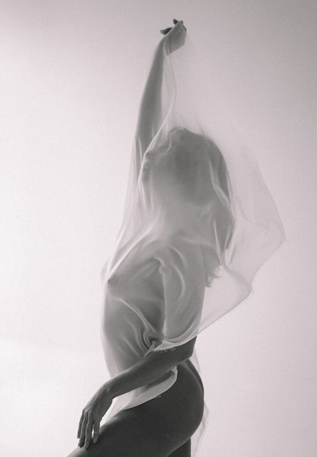 Thais Yoga エロティックなスター ギャラリー