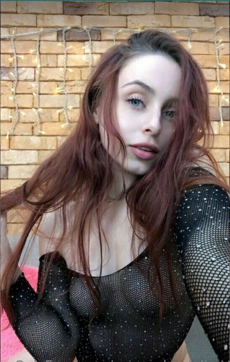 黒髪の熟女OnlyFans ポルノ 画像