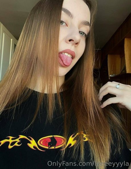 leeeeyyyla xxxスター 画像