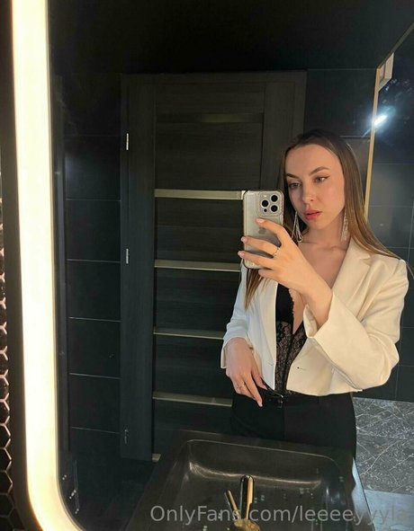 leeeeyyyla ヌードのポルノスター ギャラリー