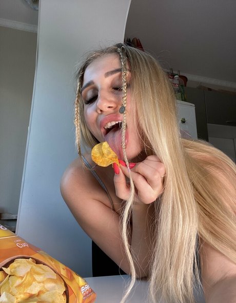 ティーンプッシーOnlyFans アダルト 画像