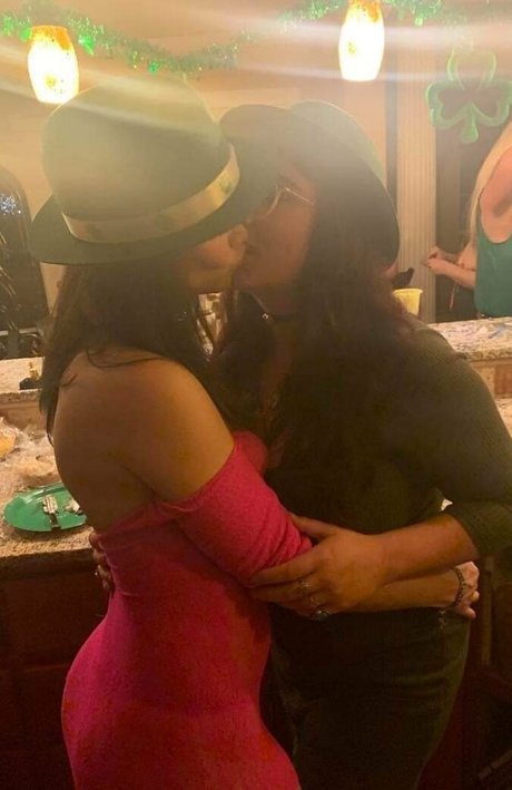 katkarmaorgasmic セックスモデル 写真