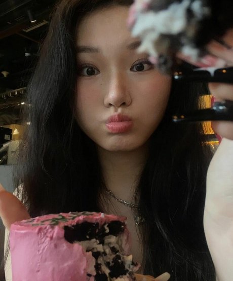 Vicki Mranrr 裸モデル 写真