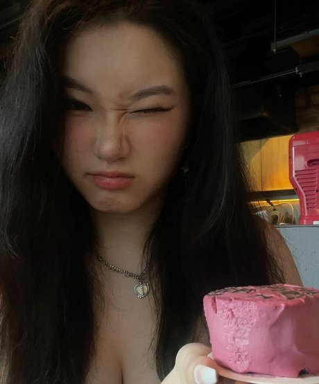 Vicki Mranrr ポルノスター アダルト 画像