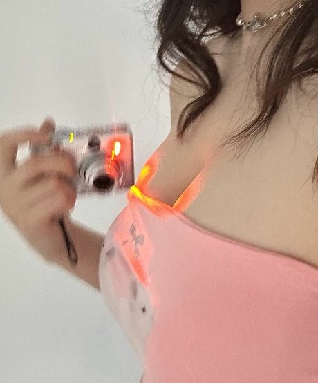 Vicki Mranrr 裸のスター 写真