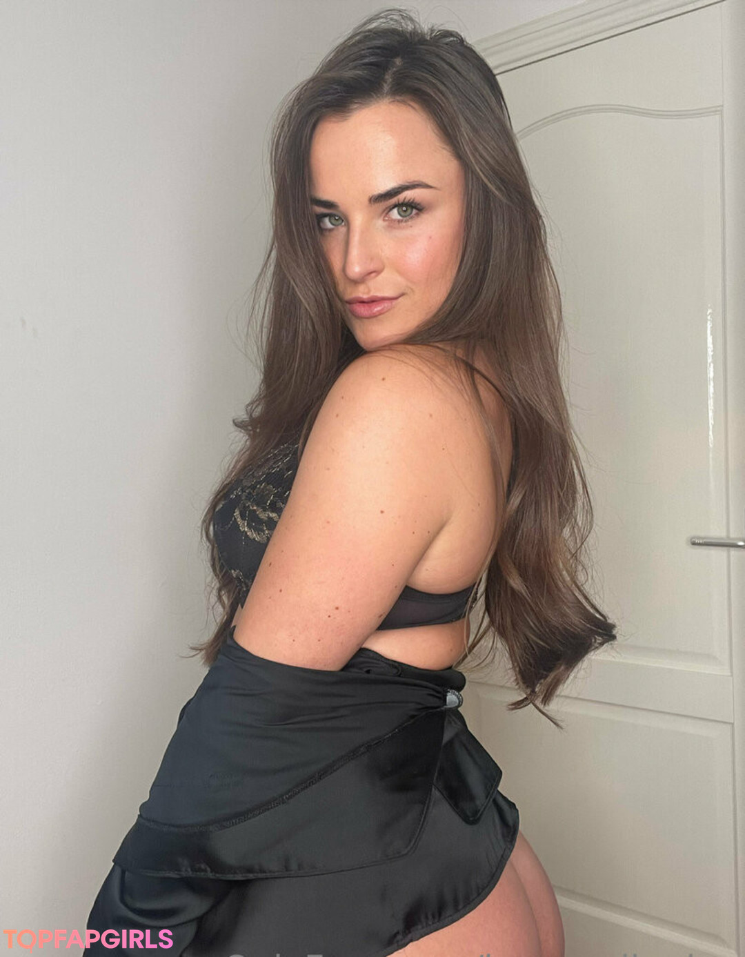 黒檀のシャワー OnlyFans セクシー裸 写真