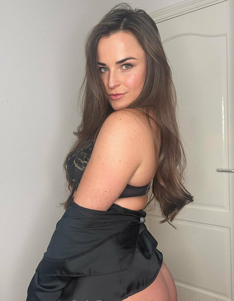 フラットオンリーファン エロチック 画像