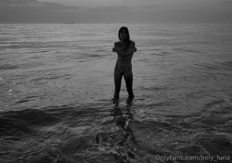 poly luna ポルノ女優 写真